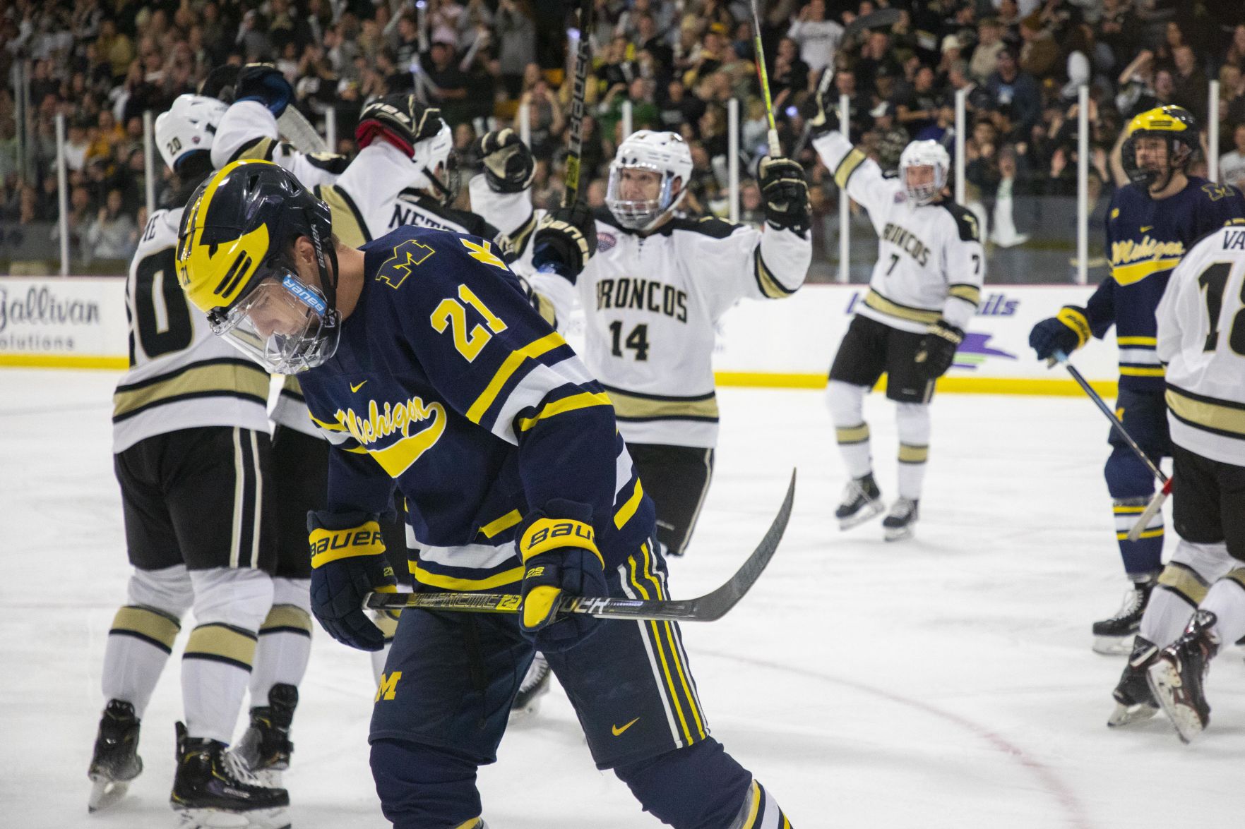 Bronco Hockey vs. UofM